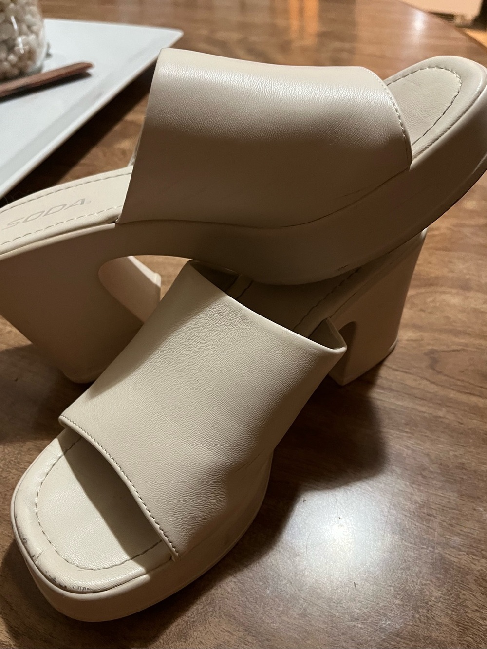 SODA Off White Platform Mule Sandals – Women’s Size 9 Y2K Trendy